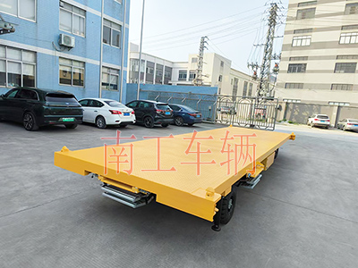 10吨球友会(中国)带液压支腿伸缩梯工具车5I.jpg