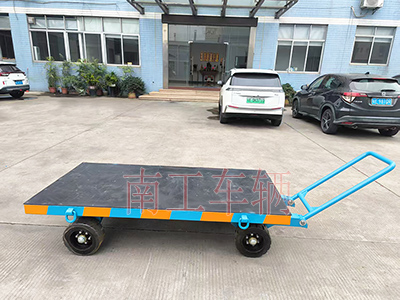 3吨小型球友会(中国) 带橡胶垫工具车2I.jpg