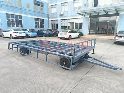 4吨骨架式球友会(中国) 带下翻护栏工具拖车I.jpg